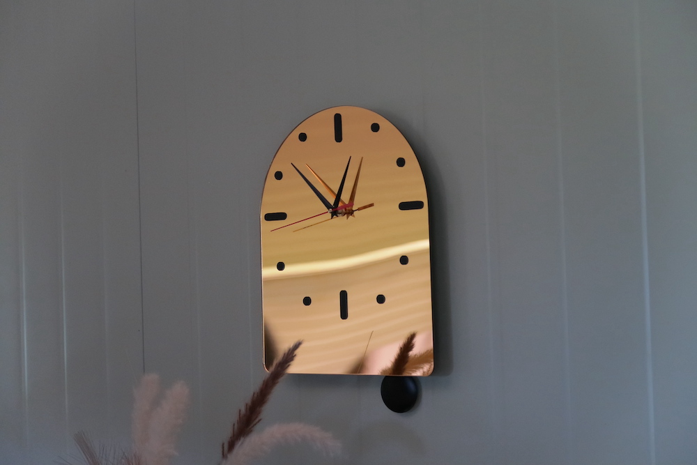 [ 카페 포토존 인테리어 오브제 ] 거울 셀카가 되는 아크릴 괘종시계!